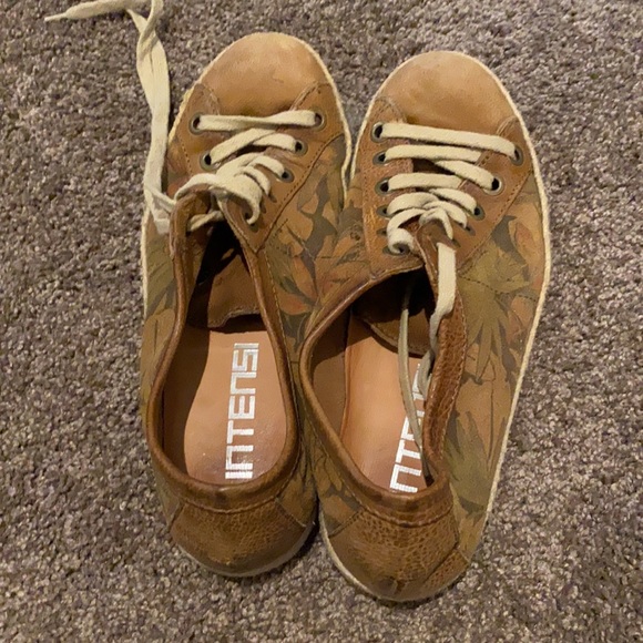 Intensi shoe; Size US 8; tan with print - Picture 2 of 4